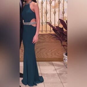 Elegant Emerald Green Evening Gown